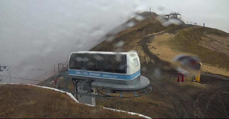 Webcam Pozza di Fassa-Aloch-Buffaure  - Pala del Geiger, sullo sfondo il Pordoi