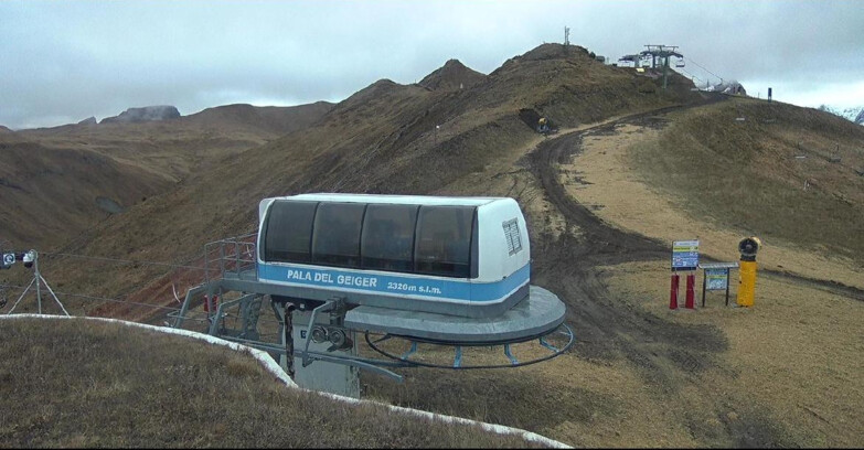 Webcam Pozza di Fassa-Aloch-Buffaure  - Pala del Geiger, sullo sfondo il Pordoi Webcam Pozza di Fassa-Aloch-Buffaure  - Pala del Geiger, sullo sfondo il Pordoi