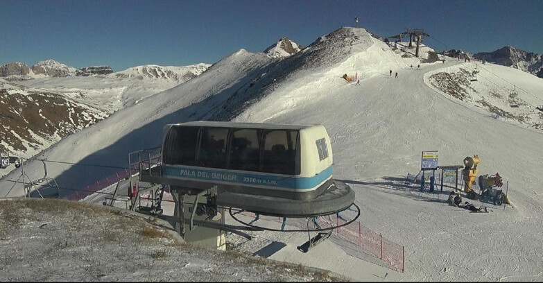 Webcam Pozza di Fassa-Aloch-Buffaure  - Pala del Geiger, sullo sfondo il Pordoi