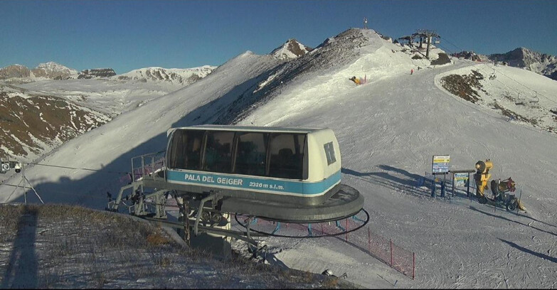 Webcam Pozza di Fassa-Aloch-Buffaure  - Pala del Geiger, sullo sfondo il Pordoi