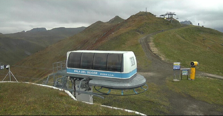 Webcam Pozza di Fassa-Aloch-Buffaure - Pala del Geiger, sullo sfondo il Pordoi