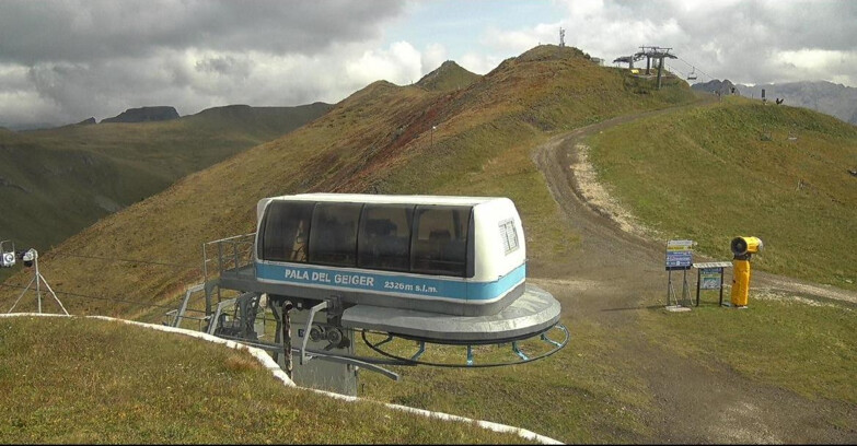 Webcam Pozza di Fassa-Aloch-Buffaure - Pala del Geiger, sullo sfondo il Pordoi