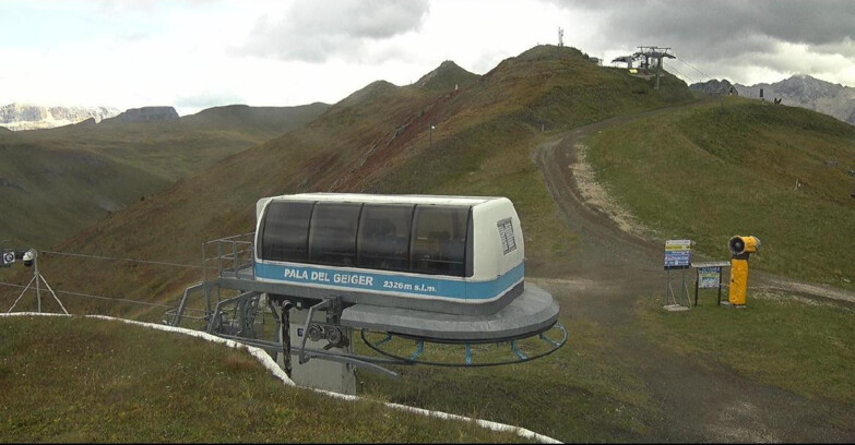 Webcam Pozza di Fassa-Aloch-Buffaure - Pala del Geiger, sullo sfondo il Pordoi
