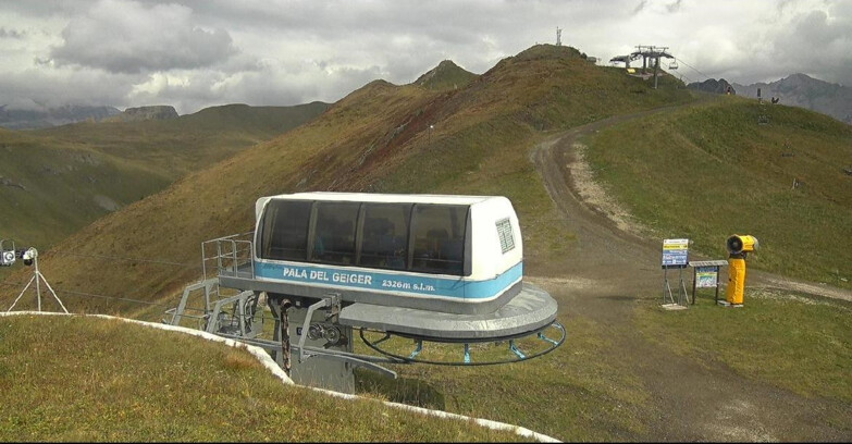 Webcam Pozza di Fassa-Aloch-Buffaure - Pala del Geiger, sullo sfondo il Pordoi