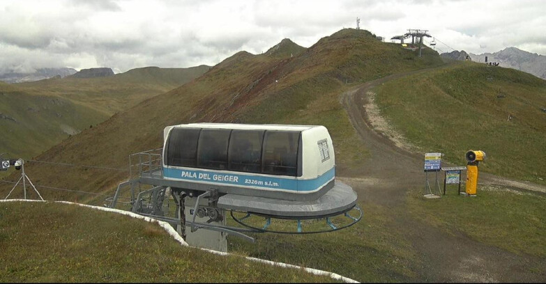 Webcam Pozza di Fassa-Aloch-Buffaure - Pala del Geiger, sullo sfondo il Pordoi