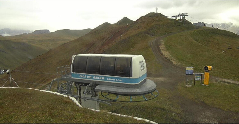 Webcam Pozza di Fassa-Aloch-Buffaure - Pala del Geiger, sullo sfondo il Pordoi