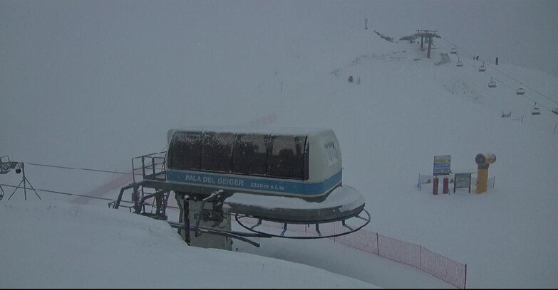 Webcam Pozza di Fassa-Aloch-Buffaure  - Pala del Geiger, sullo sfondo il Pordoi