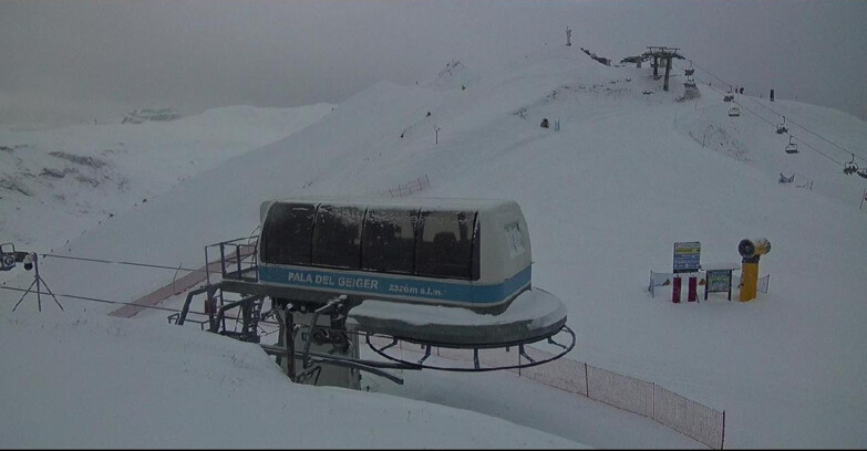 Webcam Pozza di Fassa-Aloch-Buffaure  - Pala del Geiger, sullo sfondo il Pordoi