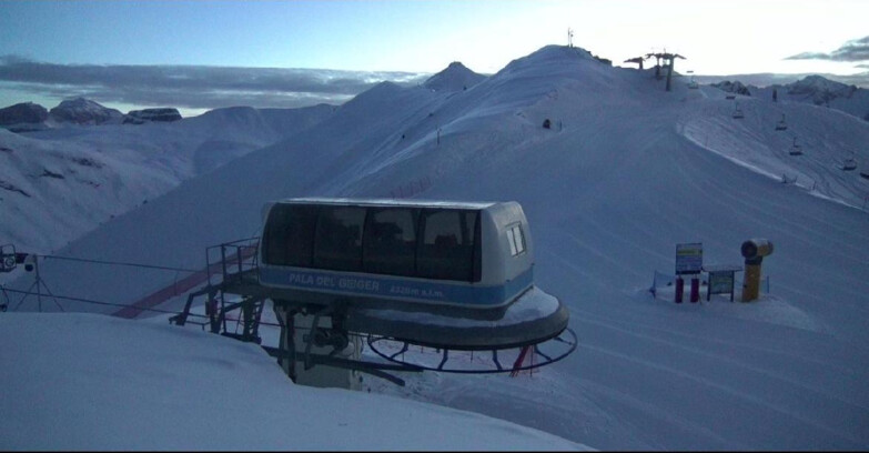 Webcam Pozza di Fassa-Aloch-Buffaure  - Pala del Geiger, sullo sfondo il Pordoi