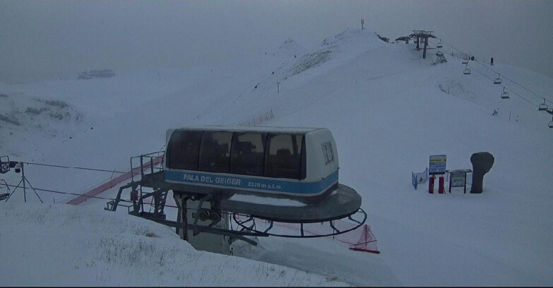Webcam Pozza di Fassa-Aloch-Buffaure  - Pala del Geiger, sullo sfondo il Pordoi