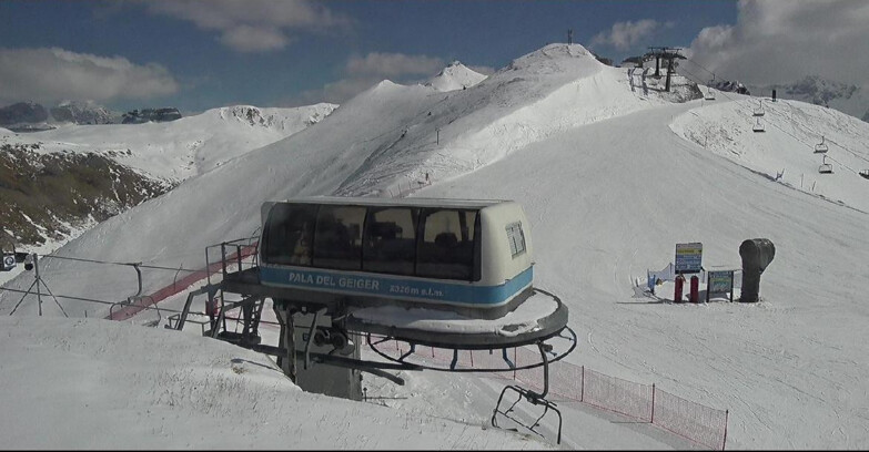 Webcam Pozza di Fassa-Aloch-Buffaure - Pala del Geiger, sullo sfondo il Pordoi