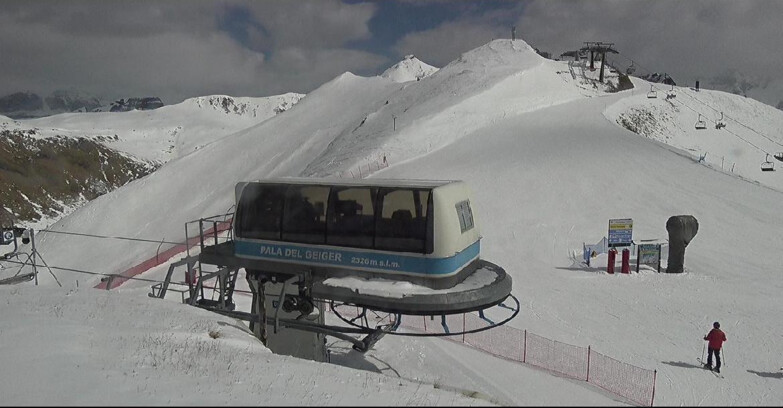Webcam Pozza di Fassa-Aloch-Buffaure - Pala del Geiger, sullo sfondo il Pordoi