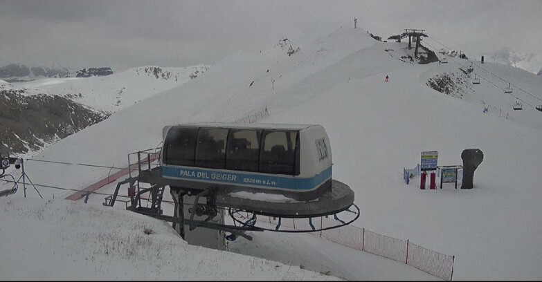 Webcam Pozza di Fassa-Aloch-Buffaure - Pala del Geiger, sullo sfondo il Pordoi