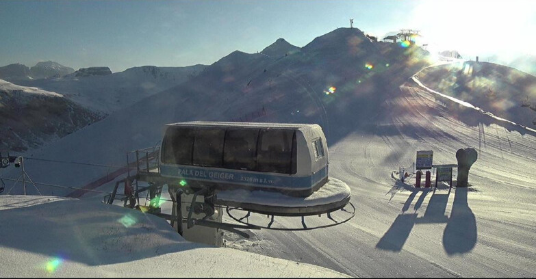 Webcam Pozza di Fassa-Aloch-Buffaure - Pala del Geiger, sullo sfondo il Pordoi