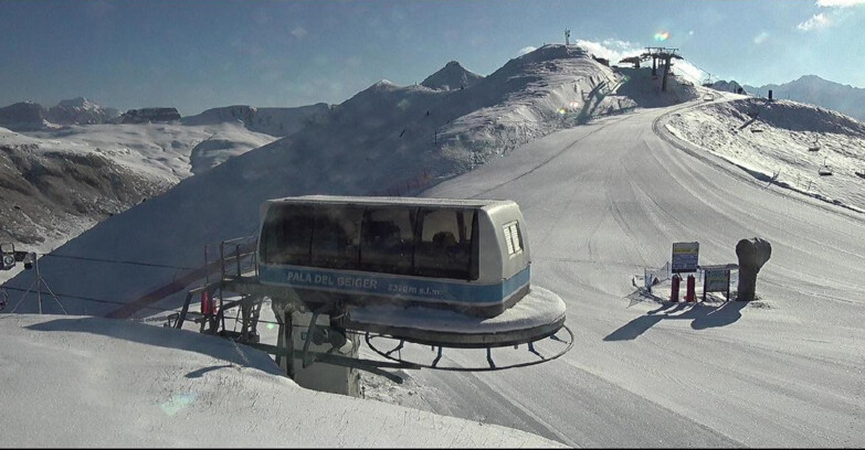 Webcam Pozza di Fassa-Aloch-Buffaure - Pala del Geiger, sullo sfondo il Pordoi