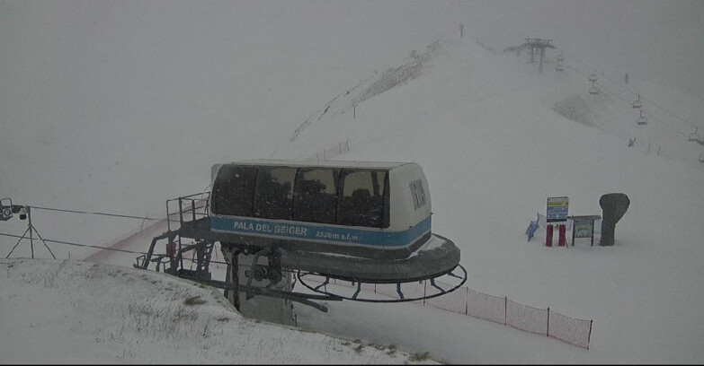 Webcam Pozza di Fassa-Aloch-Buffaure - Pala del Geiger, sullo sfondo il Pordoi