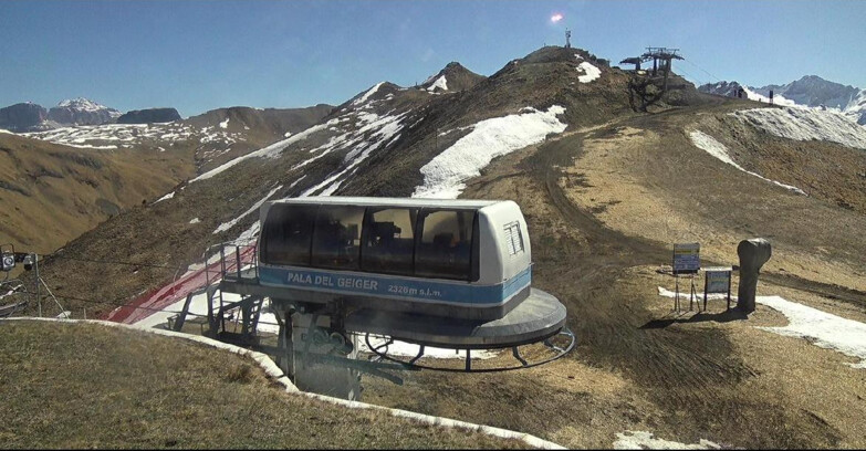 Webcam Pozza di Fassa-Aloch-Buffaure  - Pala del Geiger, sullo sfondo il Pordoi