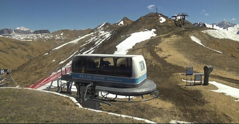 Webcam Pozza di Fassa-Aloch-Buffaure  - Pala del Geiger, sullo sfondo il Pordoi