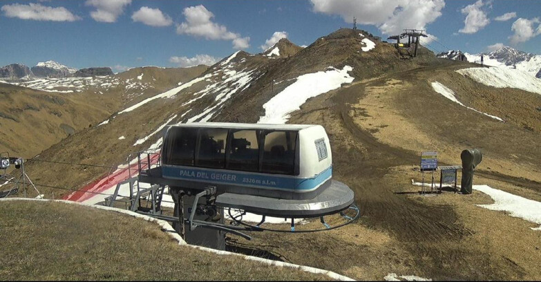 Webcam Pozza di Fassa-Aloch-Buffaure  - Pala del Geiger, sullo sfondo il Pordoi