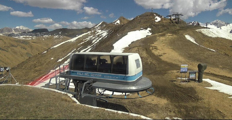 Webcam Pozza di Fassa-Aloch-Buffaure  - Pala del Geiger, sullo sfondo il Pordoi