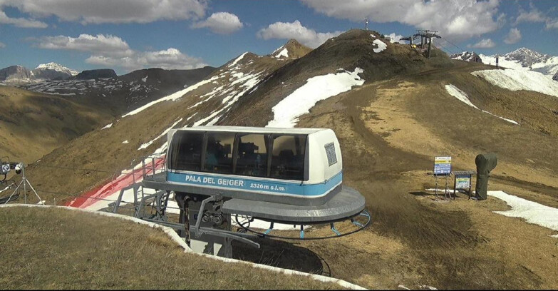 Webcam Pozza di Fassa-Aloch-Buffaure  - Pala del Geiger, sullo sfondo il Pordoi