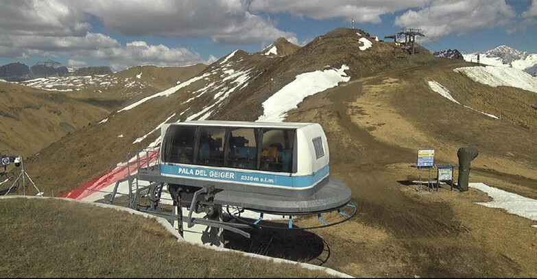 Webcam Pozza di Fassa-Aloch-Buffaure  - Pala del Geiger, sullo sfondo il Pordoi