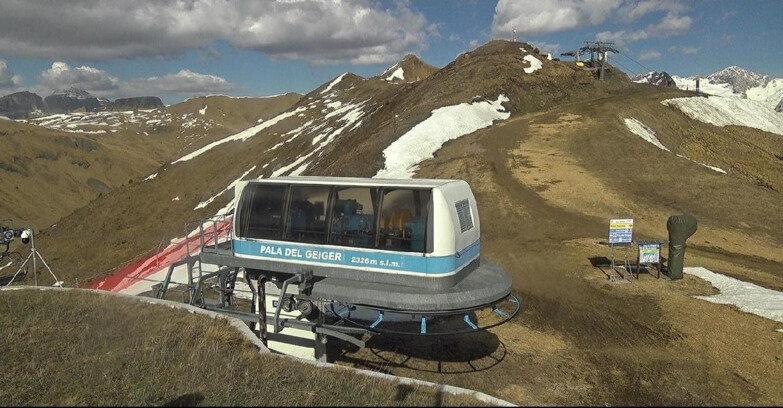 Webcam Pozza di Fassa-Aloch-Buffaure  - Pala del Geiger, sullo sfondo il Pordoi