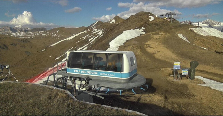 Webcam Pozza di Fassa-Aloch-Buffaure  - Pala del Geiger, sullo sfondo il Pordoi