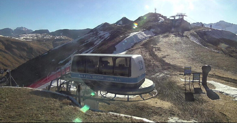 Webcam Pozza di Fassa-Aloch-Buffaure  - Pala del Geiger, sullo sfondo il Pordoi