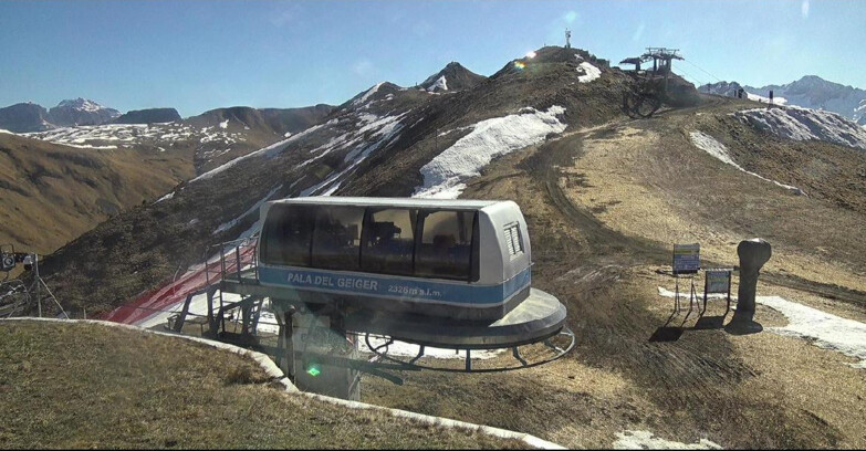 Webcam Pozza di Fassa-Aloch-Buffaure  - Pala del Geiger, sullo sfondo il Pordoi