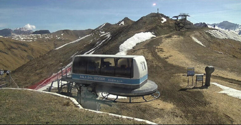 Webcam Pozza di Fassa-Aloch-Buffaure  - Pala del Geiger, sullo sfondo il Pordoi