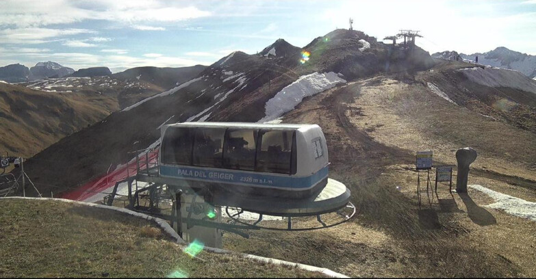 Webcam Pozza di Fassa-Aloch-Buffaure  - Pala del Geiger, sullo sfondo il Pordoi