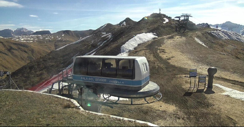 Webcam Pozza di Fassa-Aloch-Buffaure  - Pala del Geiger, sullo sfondo il Pordoi