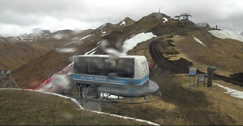 Webcam Pozza di Fassa-Aloch-Buffaure  - Pala del Geiger, sullo sfondo il Pordoi