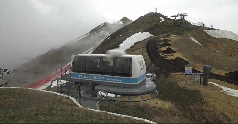 Webcam Pozza di Fassa-Aloch-Buffaure  - Pala del Geiger, sullo sfondo il Pordoi