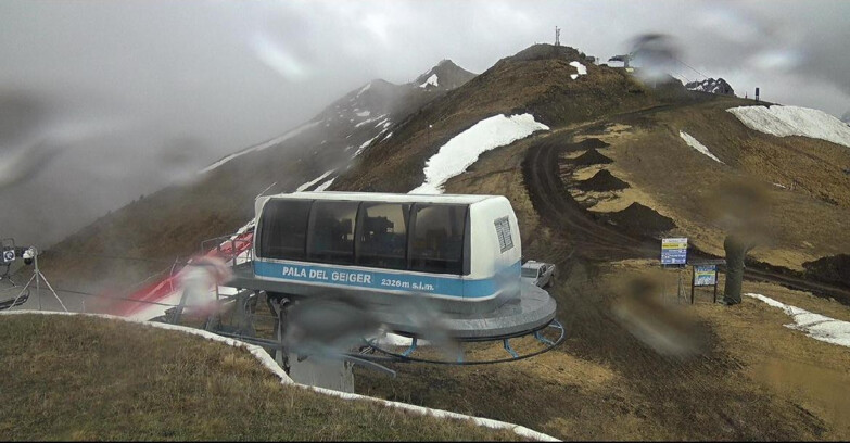 Webcam Pozza di Fassa-Aloch-Buffaure  - Pala del Geiger, sullo sfondo il Pordoi
