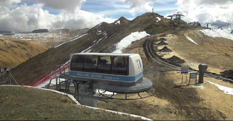 Webcam Поцца-ди-Фасса-Алок-Буффор  - Pala del Geiger, sullo sfondo il Pordoi