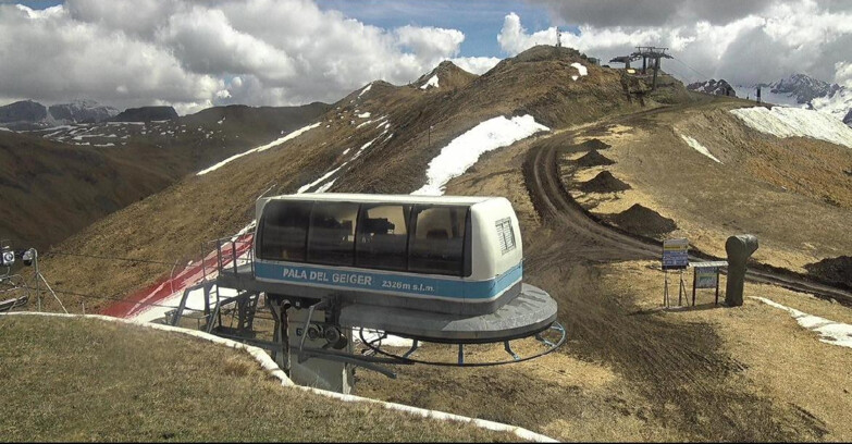 Webcam Поцца-ди-Фасса-Алок-Буффор  - Pala del Geiger, sullo sfondo il Pordoi