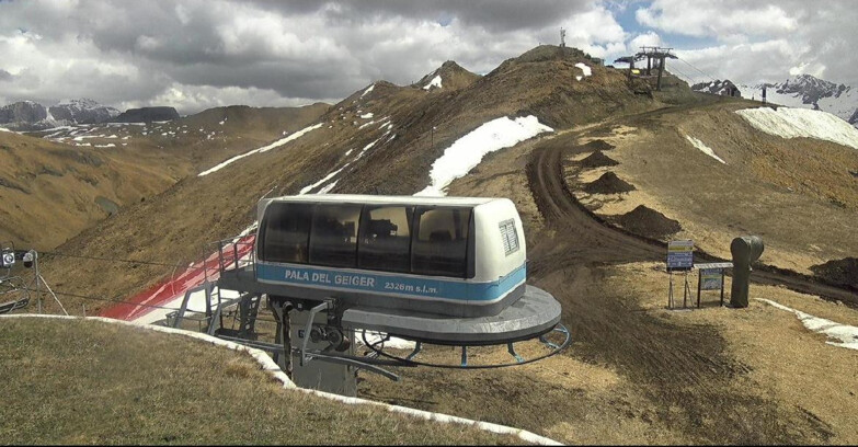 Webcam Поцца-ди-Фасса-Алок-Буффор  - Pala del Geiger, sullo sfondo il Pordoi
