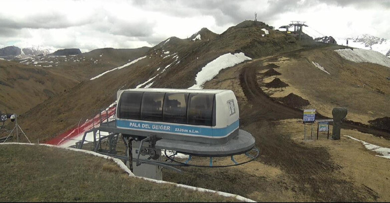 Webcam Поцца-ди-Фасса-Алок-Буффор  - Pala del Geiger, sullo sfondo il Pordoi