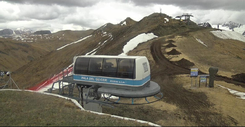 Webcam Поцца-ди-Фасса-Алок-Буффор  - Pala del Geiger, sullo sfondo il Pordoi