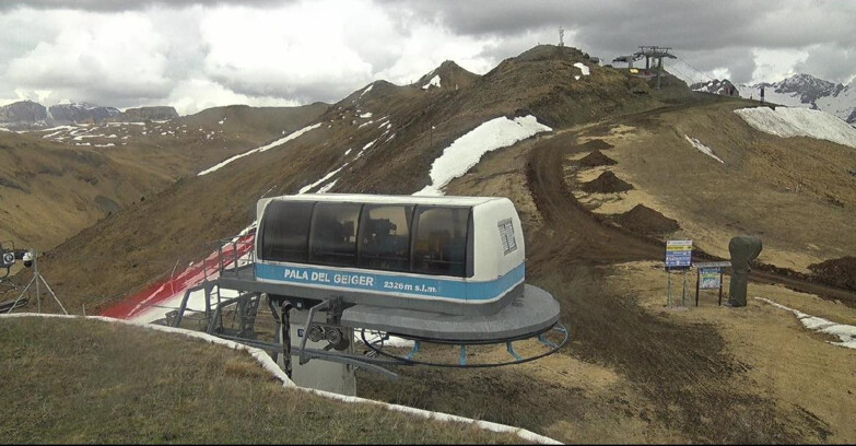 Webcam Поцца-ди-Фасса-Алок-Буффор  - Pala del Geiger, sullo sfondo il Pordoi
