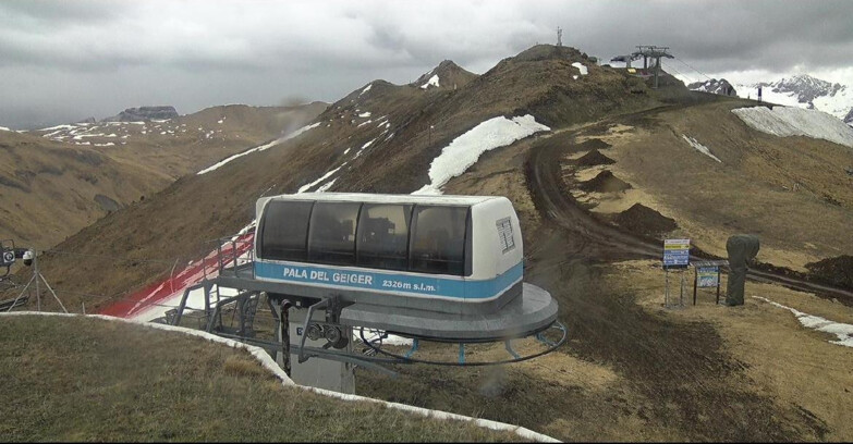 Webcam Поцца-ди-Фасса-Алок-Буффор  - Pala del Geiger, sullo sfondo il Pordoi