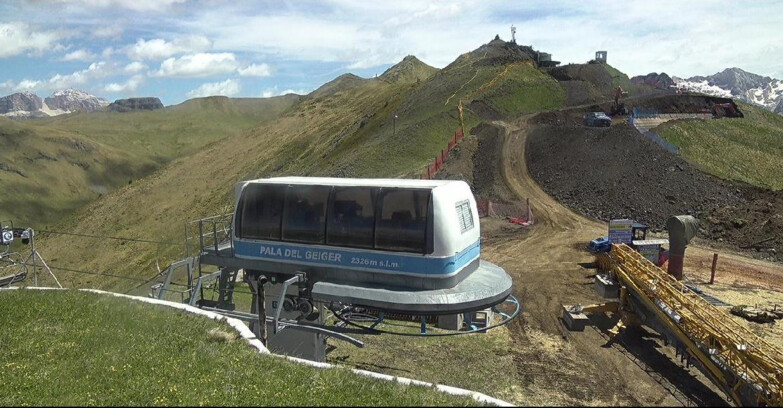 Webcam Pozza di Fassa-Aloch-Buffaure - Pala del Geiger, sullo sfondo il Pordoi