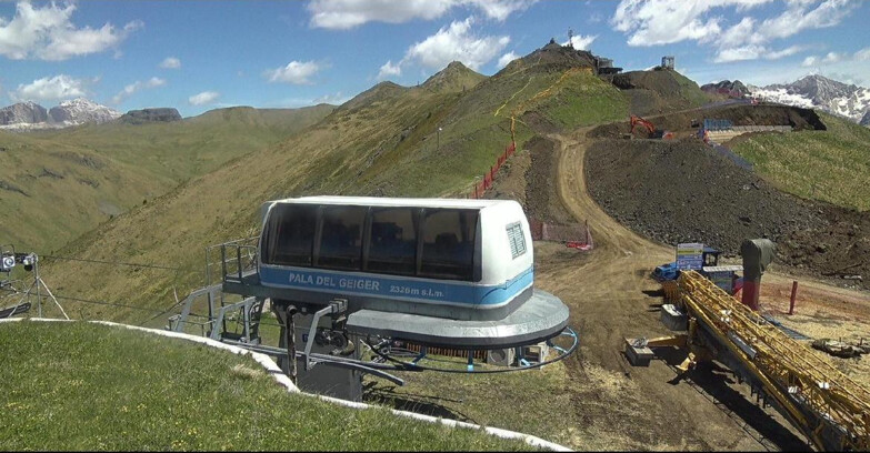 Webcam Pozza di Fassa-Aloch-Buffaure - Pala del Geiger, sullo sfondo il Pordoi