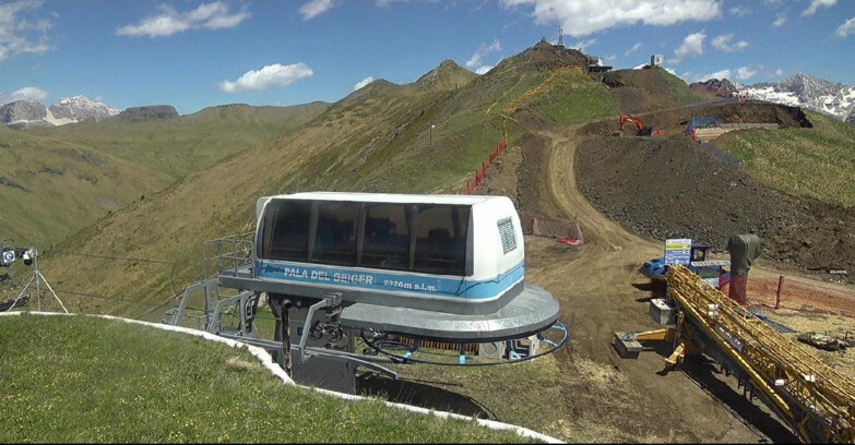Webcam Pozza di Fassa-Aloch-Buffaure - Pala del Geiger, sullo sfondo il Pordoi