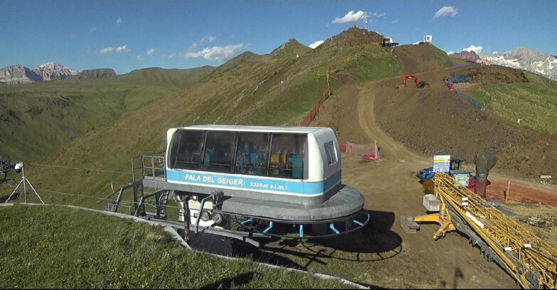 Webcam Pozza di Fassa-Aloch-Buffaure - Pala del Geiger, sullo sfondo il Pordoi