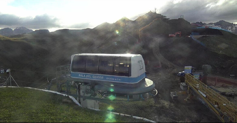 Webcam Pozza di Fassa-Aloch-Buffaure - Pala del Geiger, sullo sfondo il Pordoi