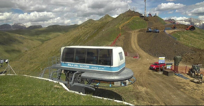 Webcam Pozza di Fassa-Aloch-Buffaure  - Pala del Geiger, sullo sfondo il Pordoi