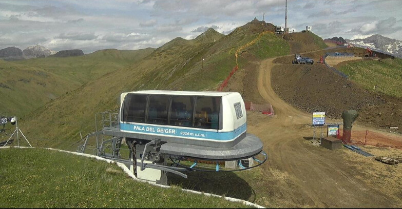 Webcam Pozza di Fassa-Aloch-Buffaure  - Pala del Geiger, sullo sfondo il Pordoi